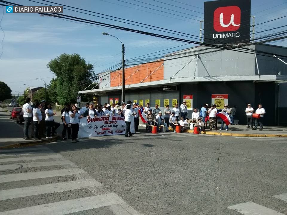 Trabajadores de Unimarc iniciaron segundo día de huelga legal