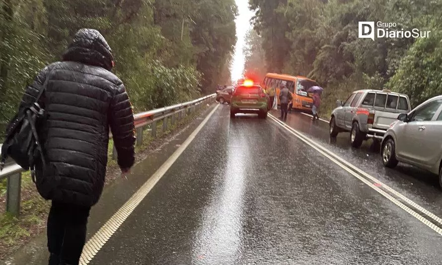 Continúa interrupción de tránsito en la ruta Valdivia-Niebla