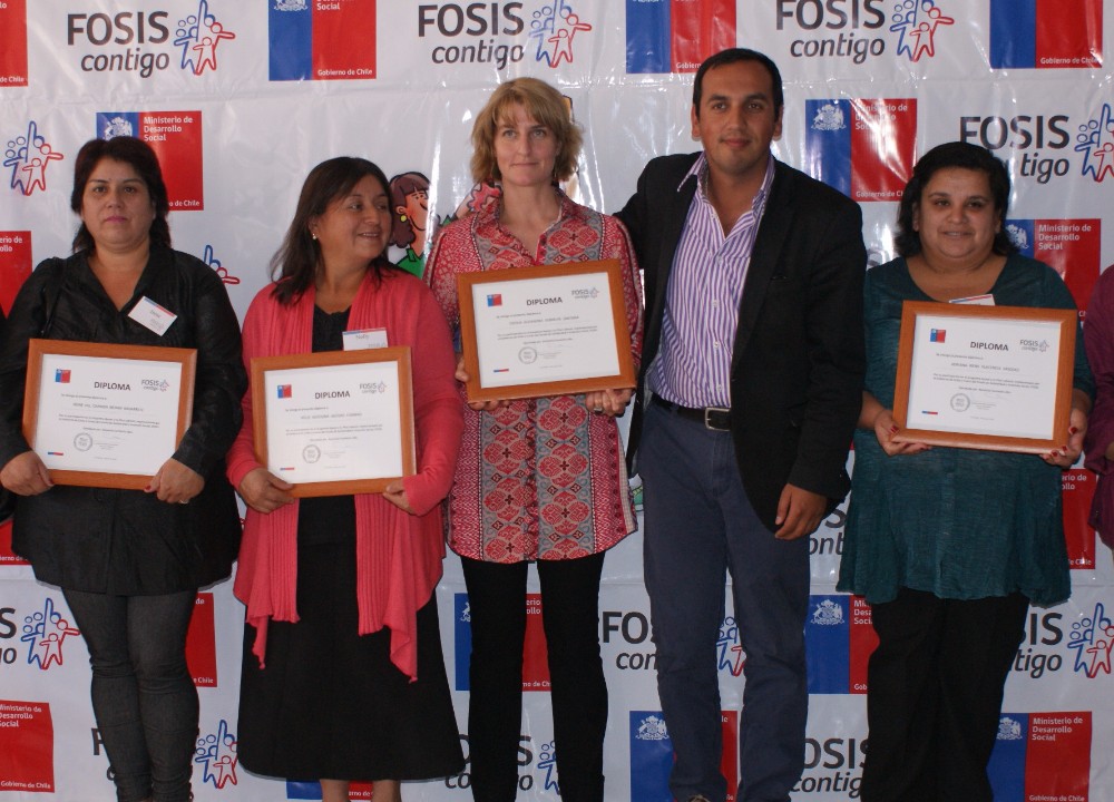 Fosis realizó certificación masiva de beneficiarios en Futrono, Río Bueno y La Unión