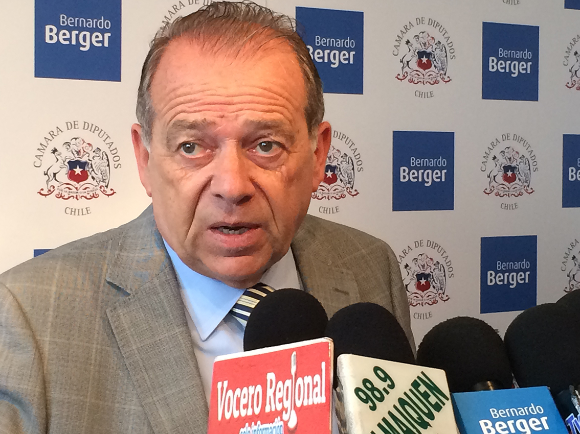 Berger llamó a informar estado de iniciativas de reposición de calle Pérez Rosales en Valdivia