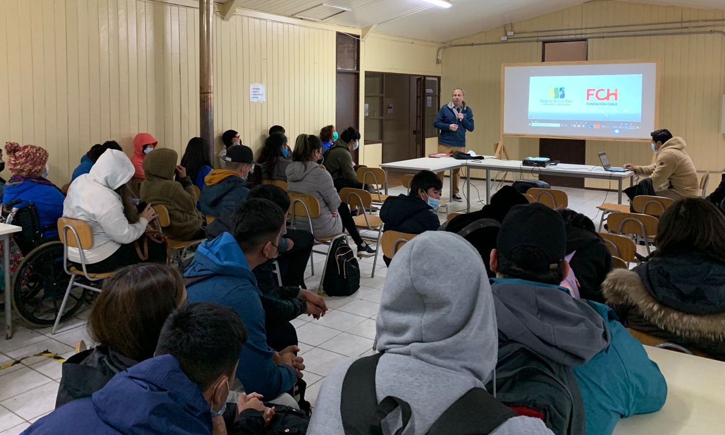 Proyecto acuícola y educacional de triple impacto fue presentado a la comunidad escolar de Mehuín