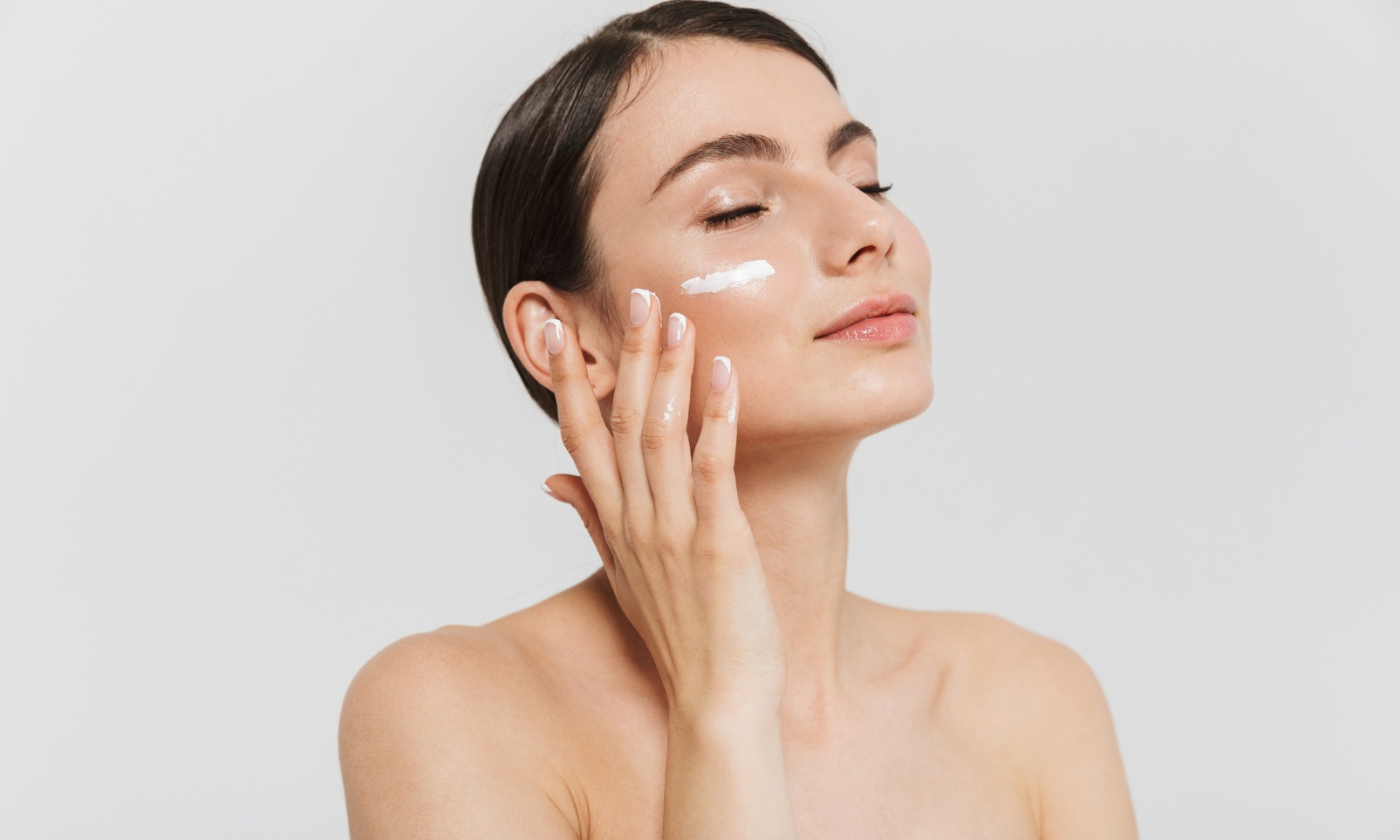 Cuida tu piel del sol: La guía definitiva para aplicar protector solar en el rostro