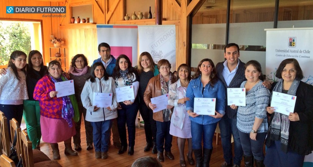 Sernam certificó a 20 mujeres de Futrono en Escuela de Formación de Liderazgos Femeninos