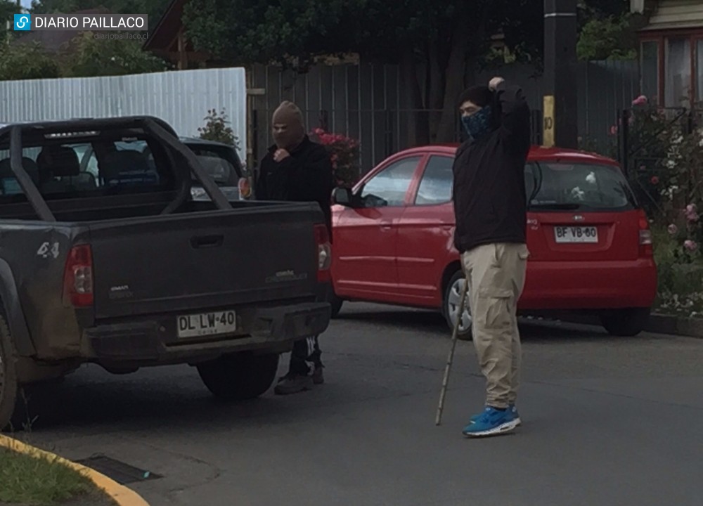 Capturan a cuatro encapuchados que amenazaron con palos a comuneros en el centro de Paillaco