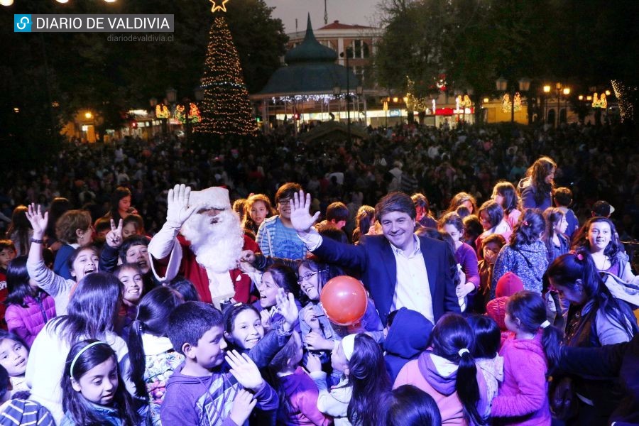 Andrea Tessa participará del encendido del árbol en Valdivia