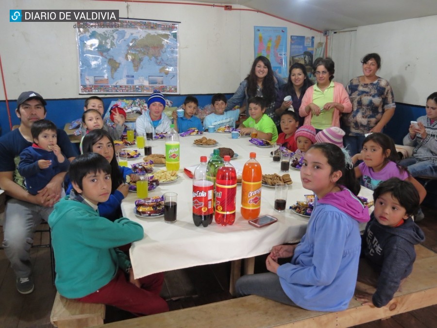 Voluntarios de Techo celebraron la Navidad en el campamento Girasoles