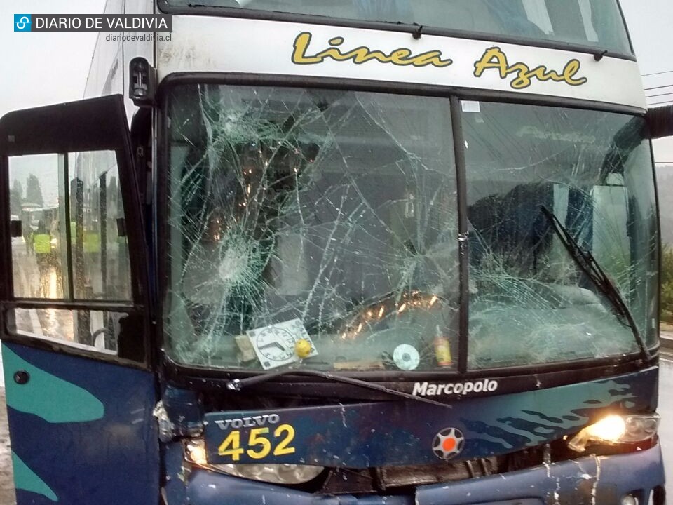 4 lesionados de diversa consideración tras colisión múltiple en salida sur de Valdivia