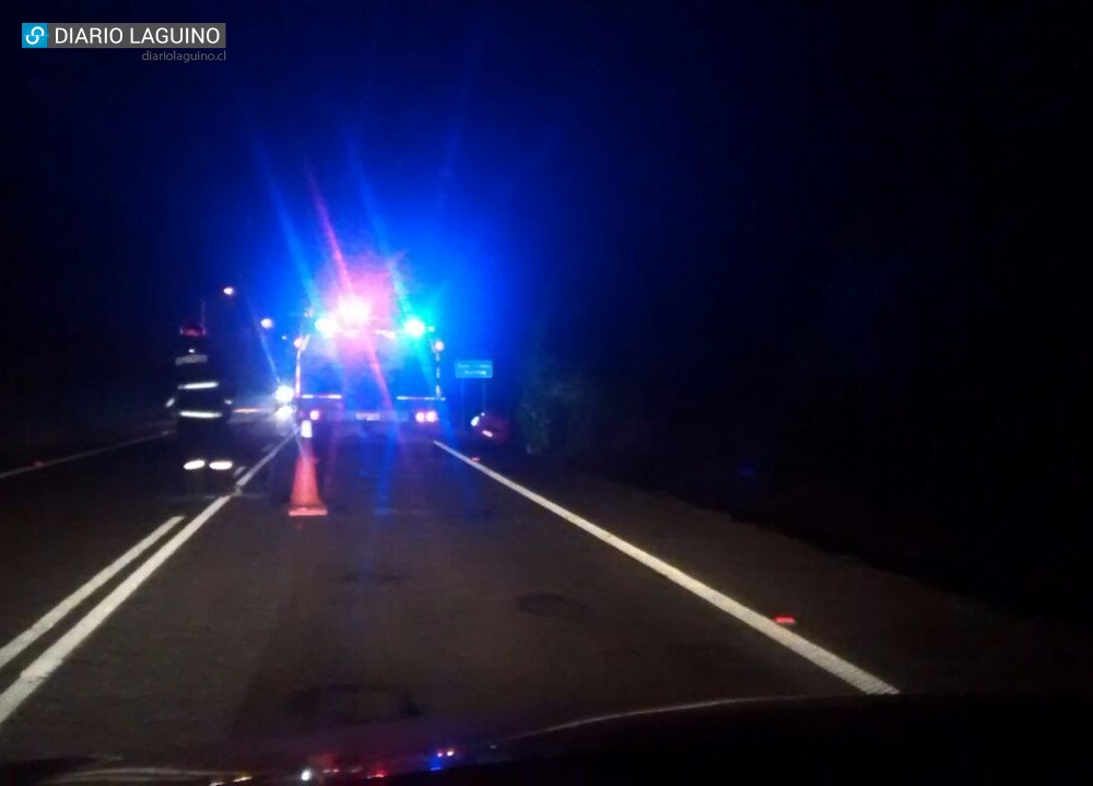 Vehículo volcó a metros del cruce ferroviario de Antilhue