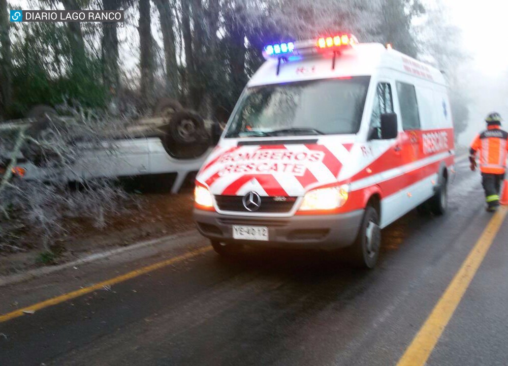 Lago Ranco: Hielo en la ruta provocó accidente en sector Los Copihues