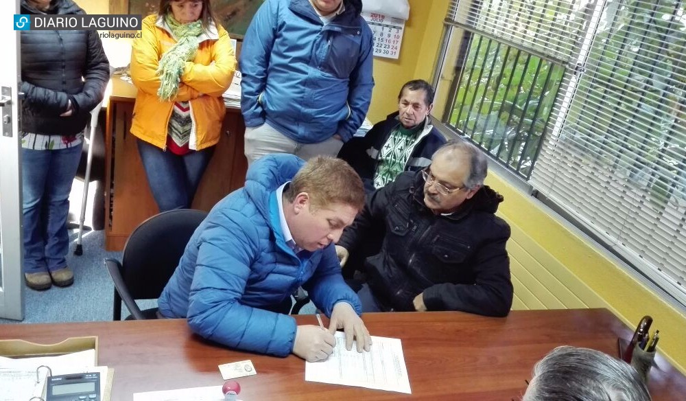 Simón Mansilla inscribió candidatura a la alcaldía de Los Lagos