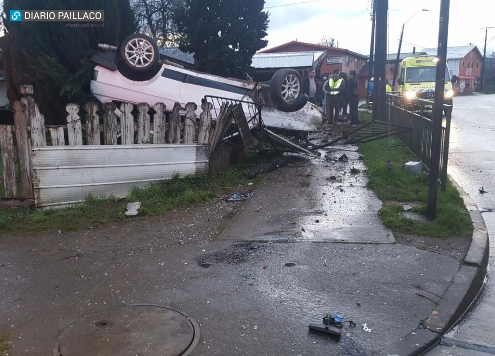 Menores protagonizaron nuevo accidente frente a supermercado en Paillaco