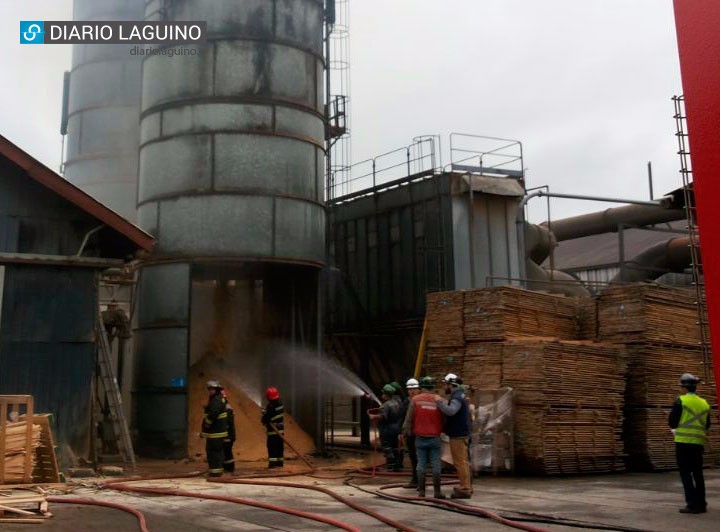 Bomberos de Los Lagos controló incendio en aserradero de Temsa