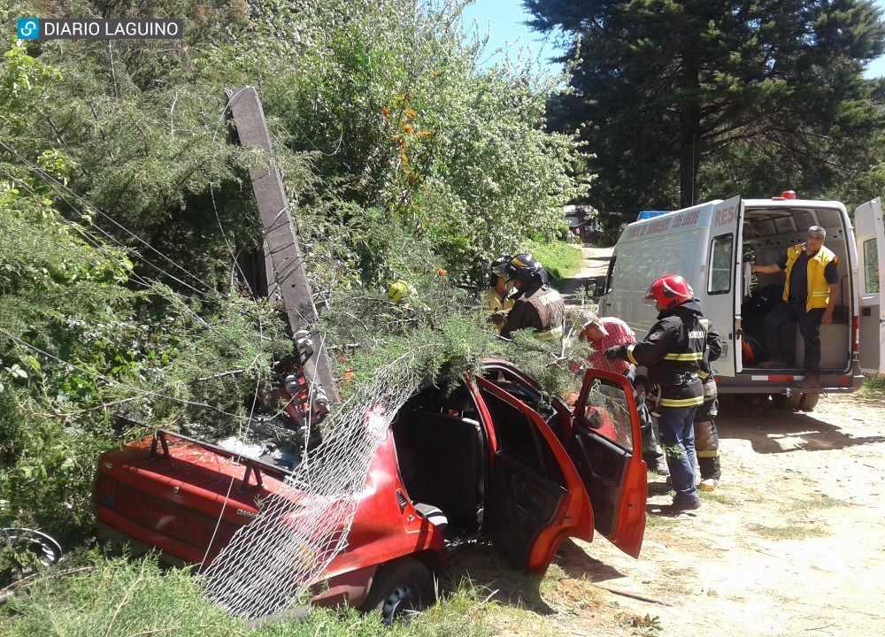 De milagro salvaron ocupantes de vehículo accidentado en Los Lagos