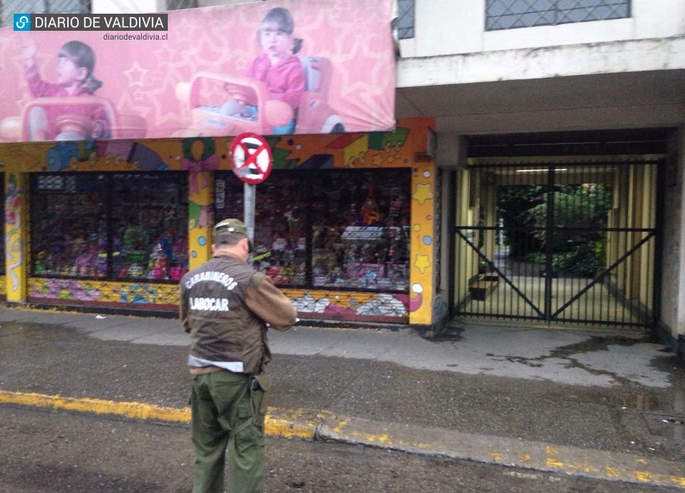 Delincuentes son detenidos luego de robar en librería de Valdivia