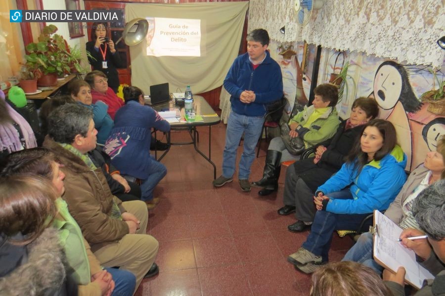 Realizaron charla sobre prevención del delito a vecinos de Las Ánimas