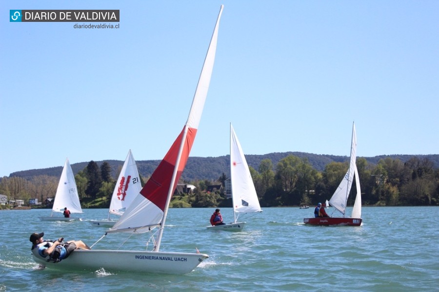 Regata reunió a más de 20 embarcaciones en el Río Valdivia