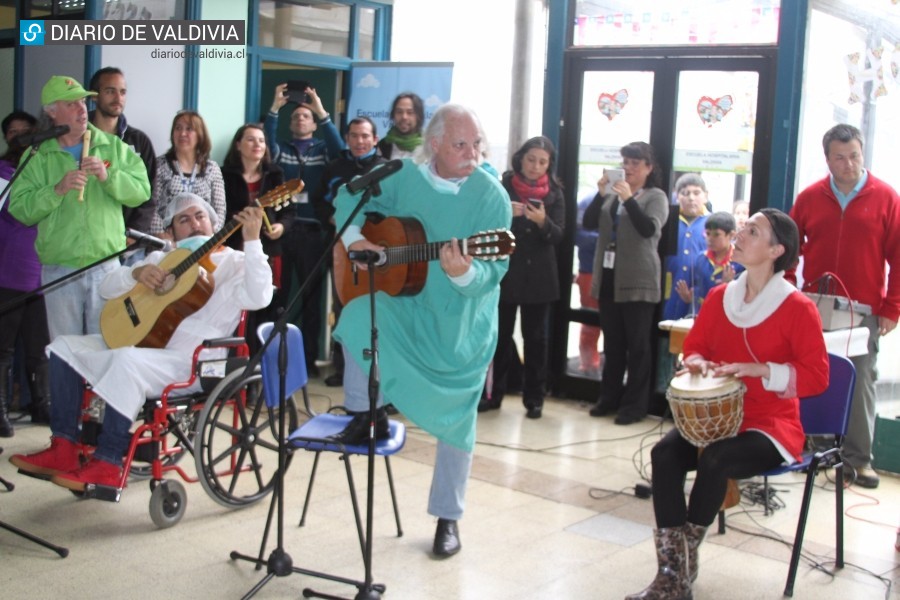 “Los Jaivas” realizó sorpresiva presentación en Hospital Base Valdivia