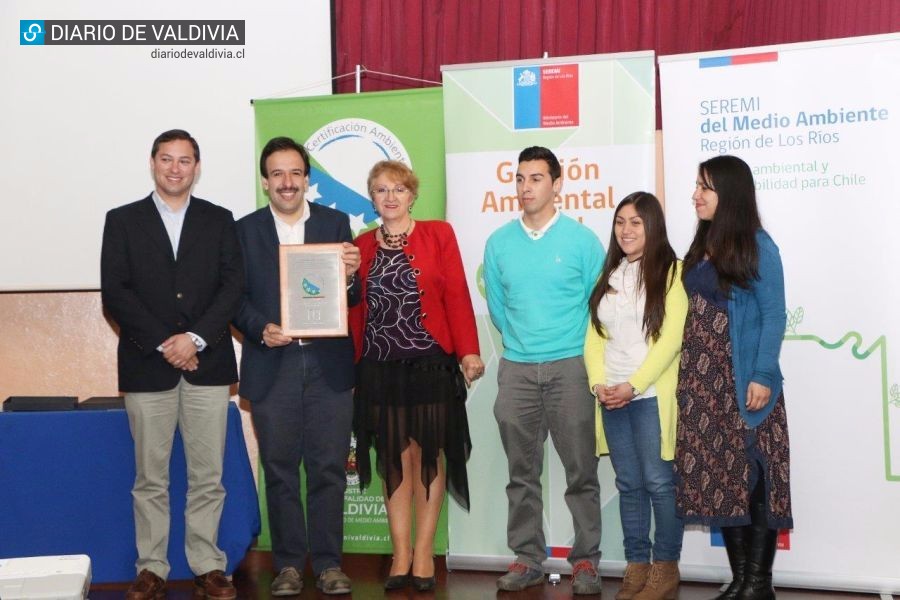 Valdivia recibió reconocimiento por su trabajo medioambiental