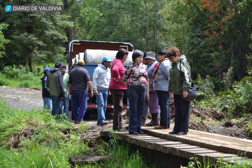 Reparan puente que se hizo famoso por ser destruido con una motosierra