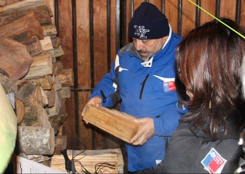 No diga que no le avisaron: Éstos son los sectores de Valdivia donde no se podrá usar leña húmeda este domingo