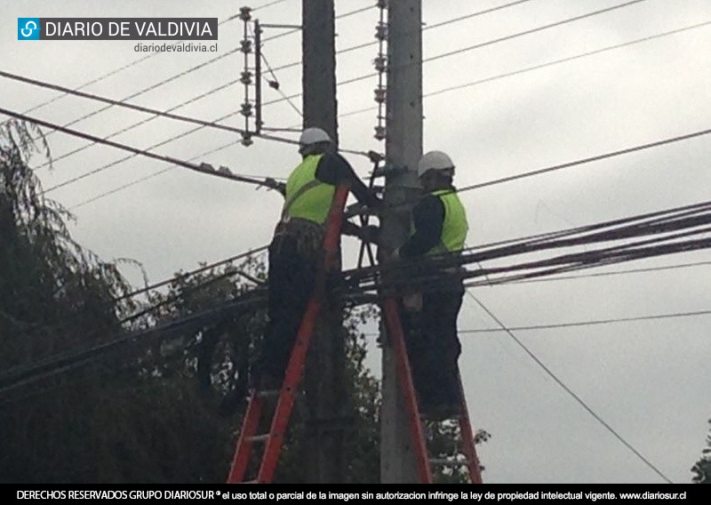 Lluvias dejaron sin energía eléctrica a 2.500 familias de la región