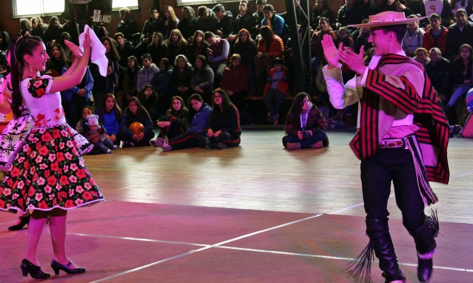 Laguinos se coronaron campeones del regional de Cueca Escolar 2017