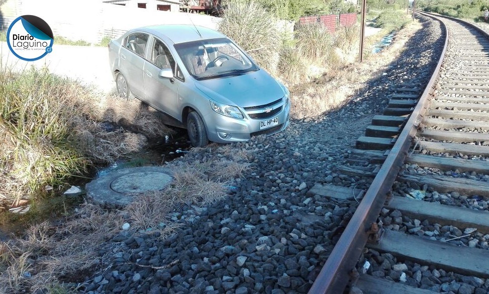 Conductor en estado de ebriedad terminó en zanja en Los Lagos