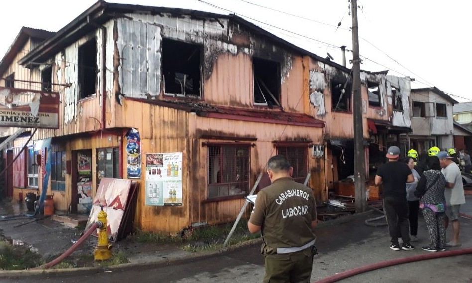 Labocar investiga siniestro que arrasó con panadería en Valdivia