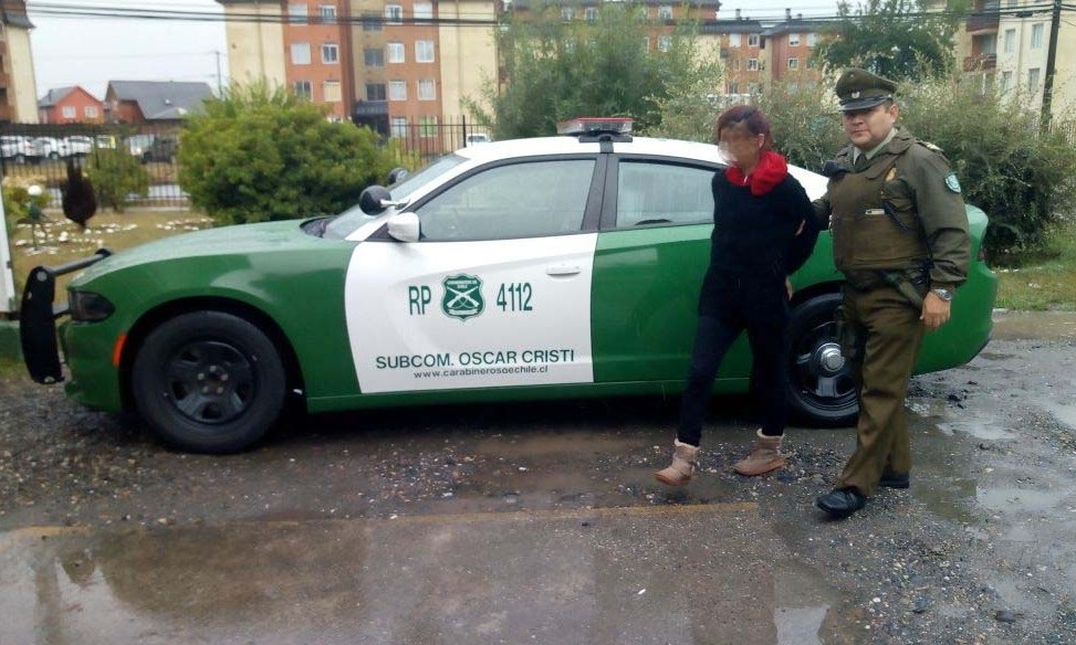 Menor fue sorprendida huyendo con un televisor y una maleta en Villa Reina Sofía