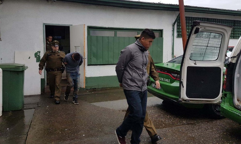 Carabineros detuvo a dos menores que robaron en servicentro de Valdivia