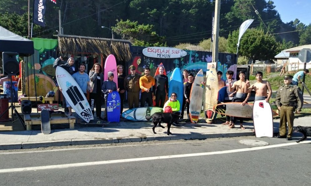 Carabineros de Mehuín realiza campaña preventiva en evento masivo de surf