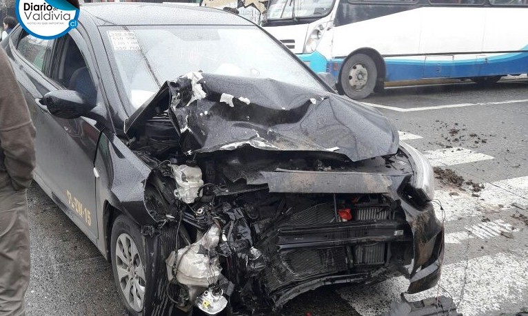 Valdivia: Violenta colisión en población Independencia deja una mujer lesionada 