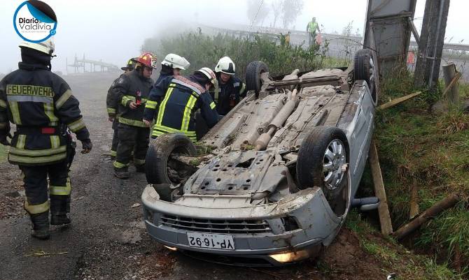 Conductor resultó lesionado tras accidente en ruta Valdivia-Niebla