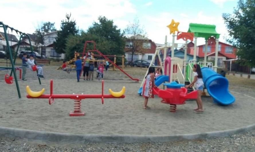 Municipio instalará estaciones de ejercicio y juegos infantiles en 13 sectores de Valdivia