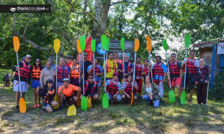 Más de 20 kayaks realizaron travesía de Puerto Cuyinhue en San José de la Mariquina