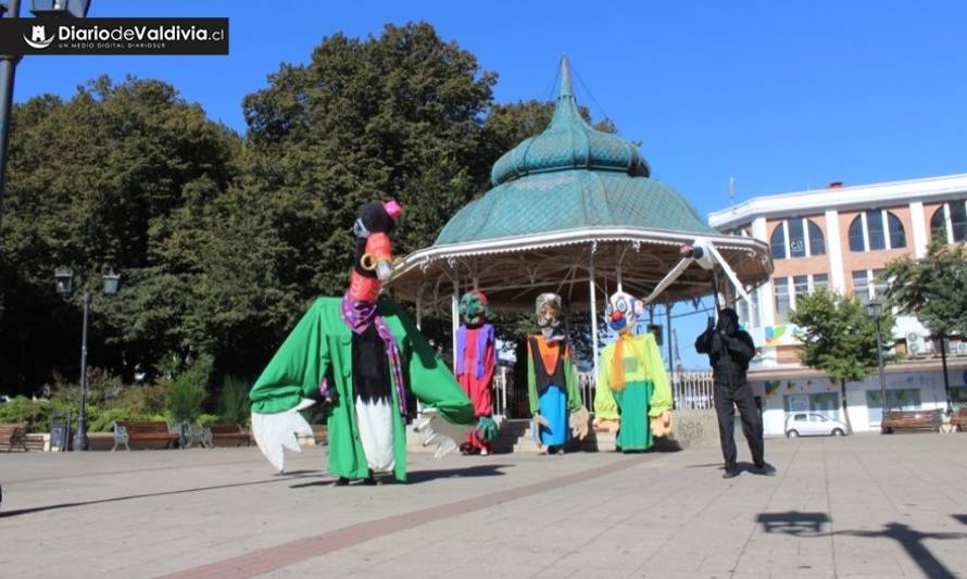 Con obra de marionetas gigantes da comienzo iniciativa de ciencia ciudadana para el seguimiento de cisnes de cuello negro