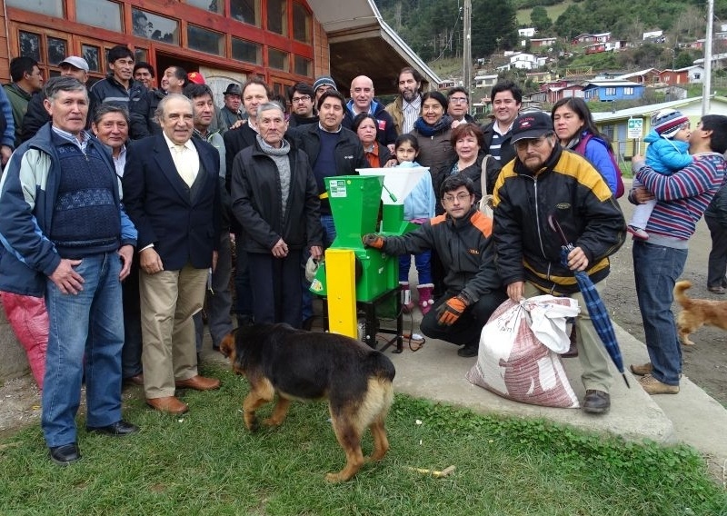 Agricultores de Mariquina recibieron maquinaria e infraestructura de Indap