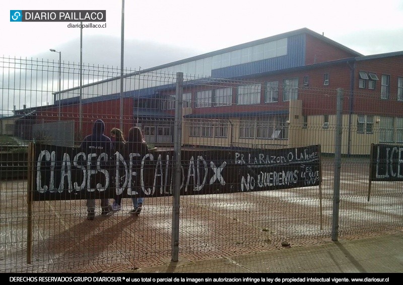 Paillaco: Alumnos en toma solidarizan con profesores y piden educación de calidad