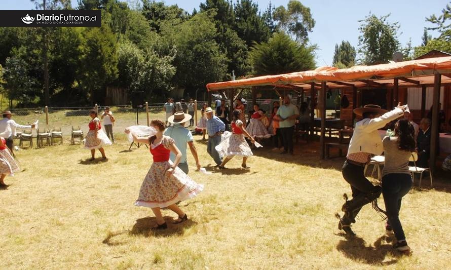 Feria costumbrista de Isla Huapi abrió sus puertas este fin de semana