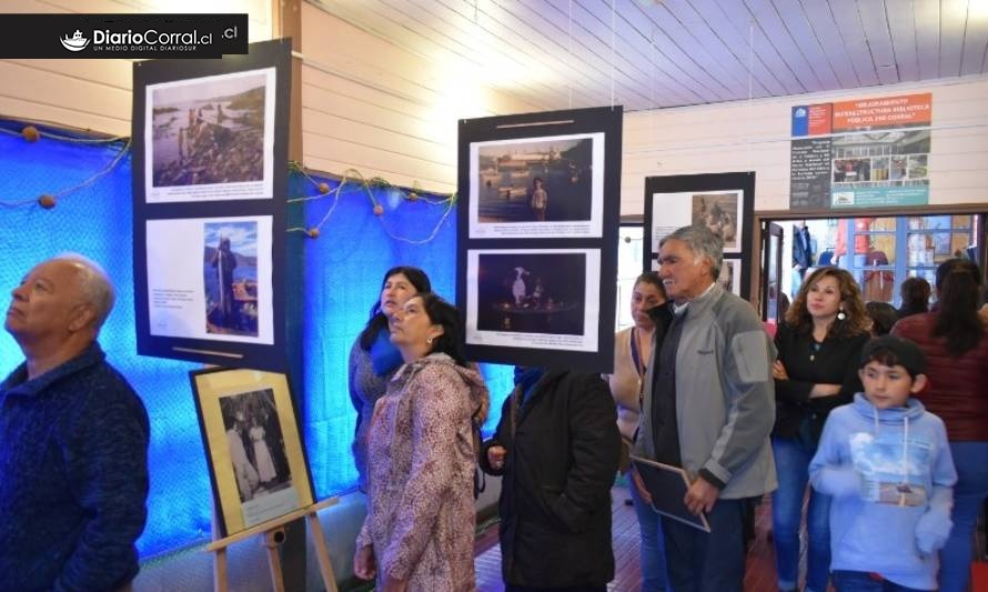 Biblioteca Pública de Corral exhibe fotos de la pesca artesanal por todo el verano