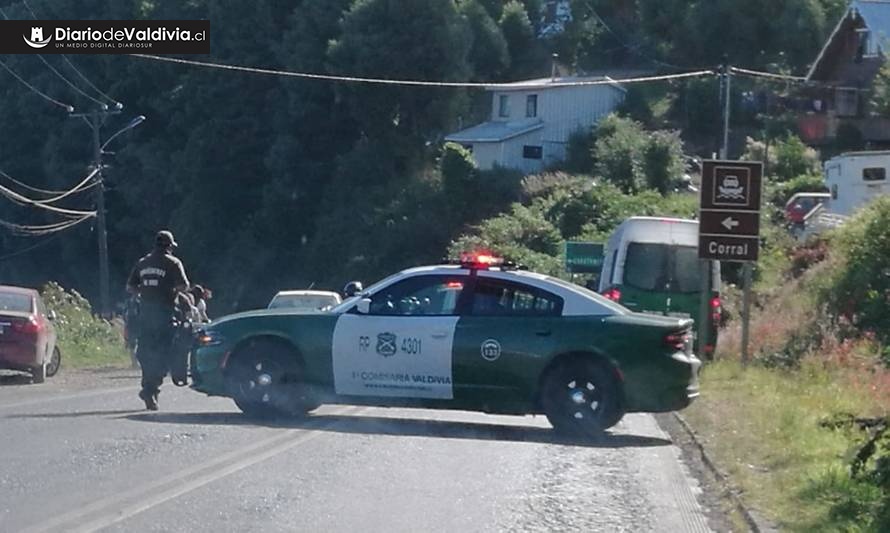 Carabineros organiza el tránsito que fluye lentamente hacia sector costero de Valdivia