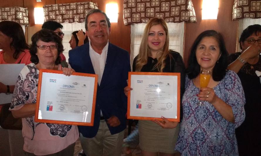 Sence certificó a 30 emprendedoras de San José de la Mariquina