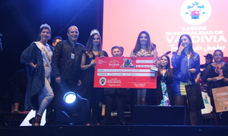 Daniela Cuevas de la Junta de Vecinos San Luis fue la ganadora del Festival del Cantar Vecinal 2019