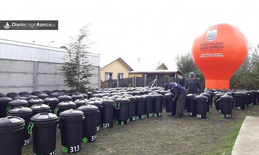 Municipalidad de Lago Ranco dispuso la entrega de 590 contenedores de basura a la comunidad