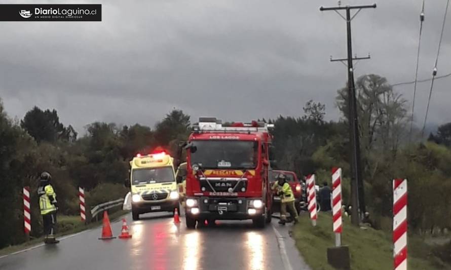 Los Lagos: 3 vehículos colisionaron por alcance en acceso a puente Quinchilca