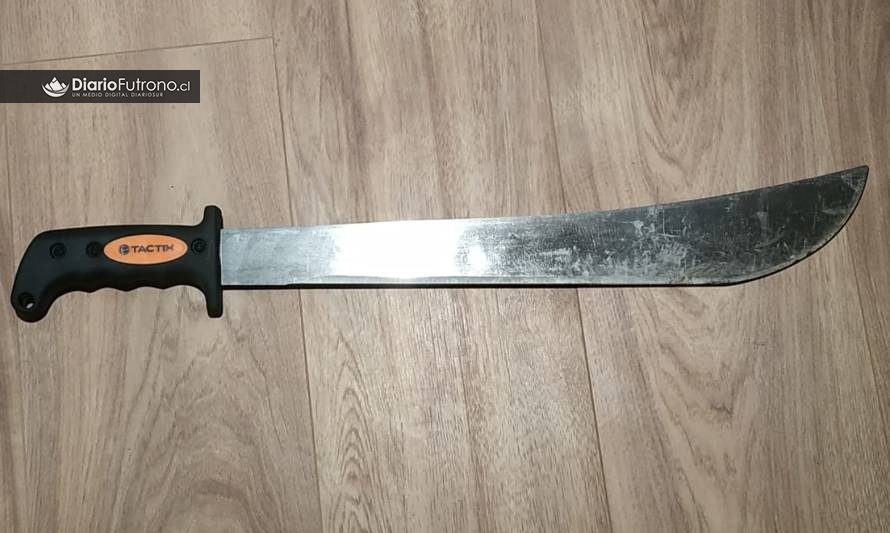 Carabineros de Llifén detuvo a hombre que amenazó a vecinos con un machete
