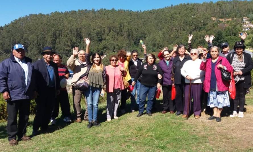 Adultos mayores de Lago Ranco visitaron Corral en cierre de circuito patrimonial de Bienes Nacionales
