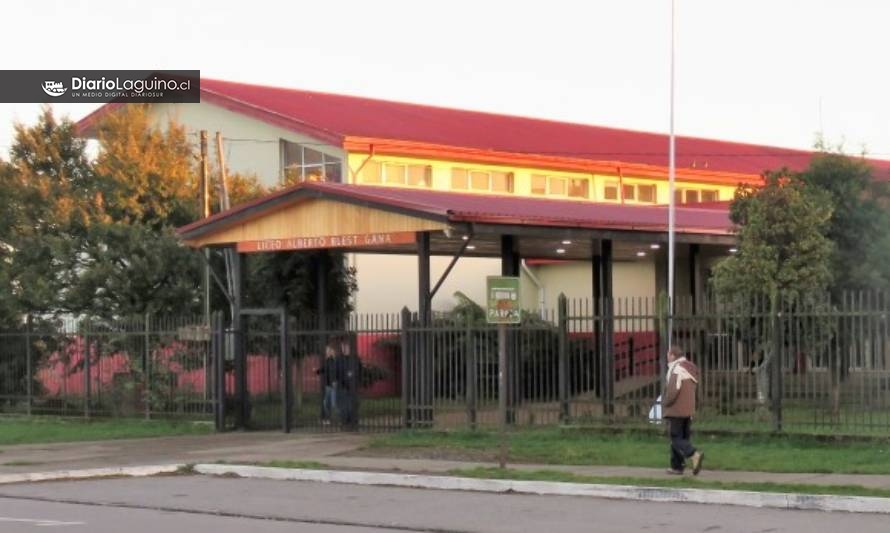 Estudiantes de liceo laguino iniciaron paro por falta de calefacción en el recinto