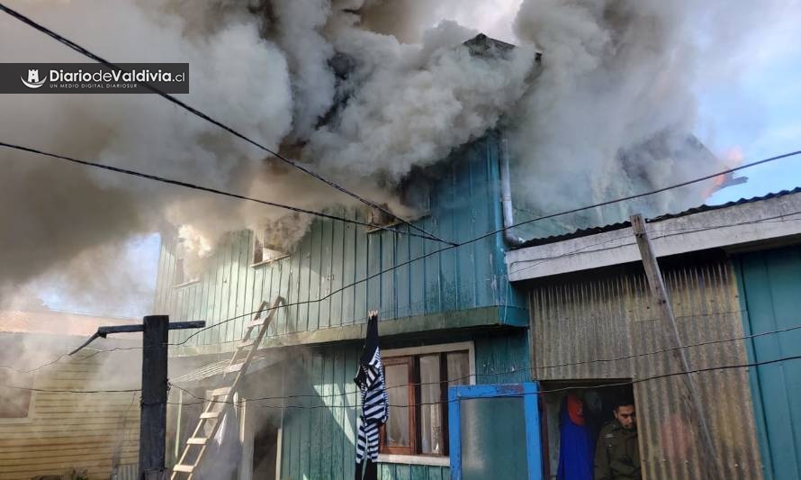 Valdivia: Bomberos controló incendio frente a dependencias de Carabineros