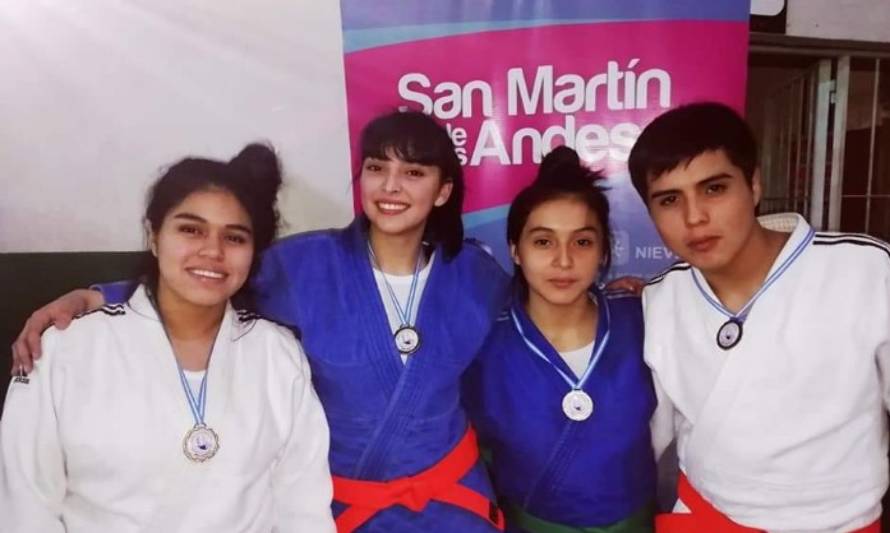 Equipo de judo de Mariquina arrasó en San Martín de Los Andes